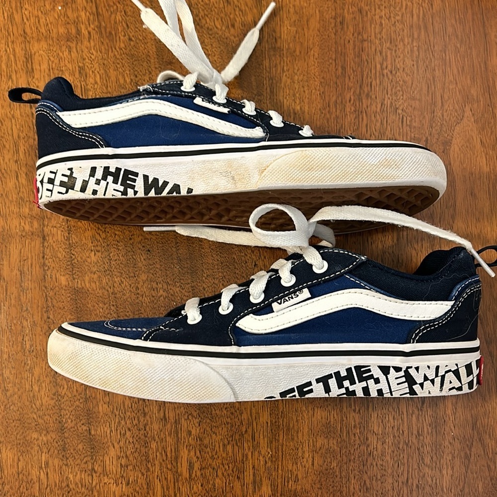 Youth Van’s Old Skool Low Top with Side Stripe and Sole Graphic - Picture 4 of 8